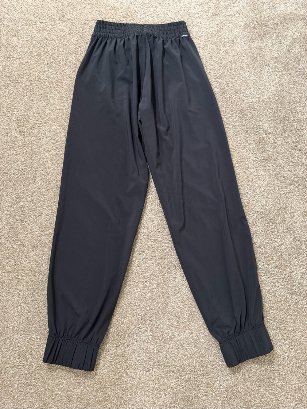 Women’s Vuori Joggers - Picture 2 of 3